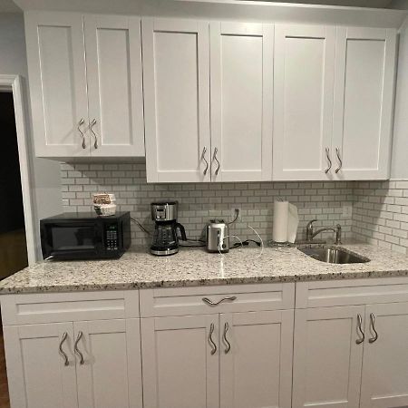 Twelve Oaks Modern Independent Apartment Тампа Екстериор снимка