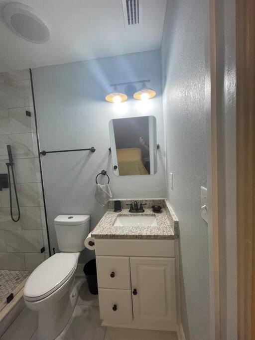 Twelve Oaks Modern Independent Apartment Тампа Екстериор снимка